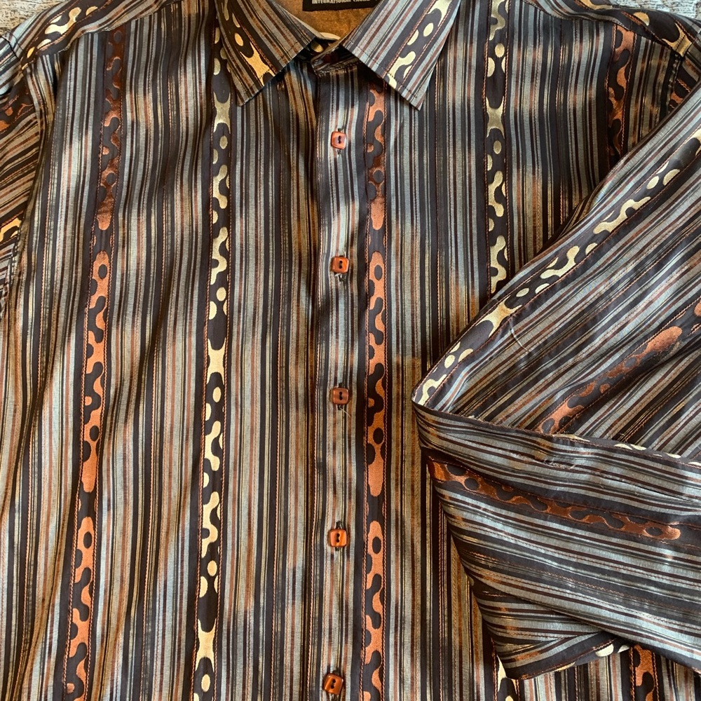 International Laundry. STUNNING gorgeous shirt.  Gold metallic.